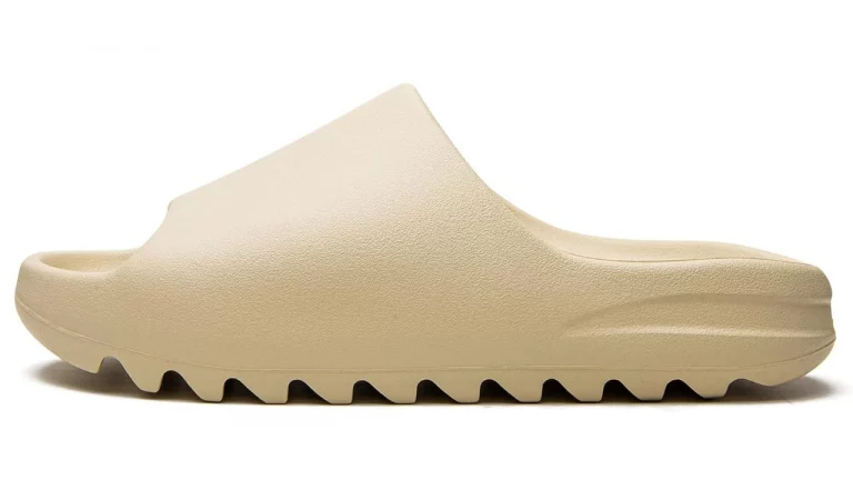 Yeezy Slide – Wygoda i prestiż. Przegląd dostępnych kolorystyk i inspiracje do stylizacji